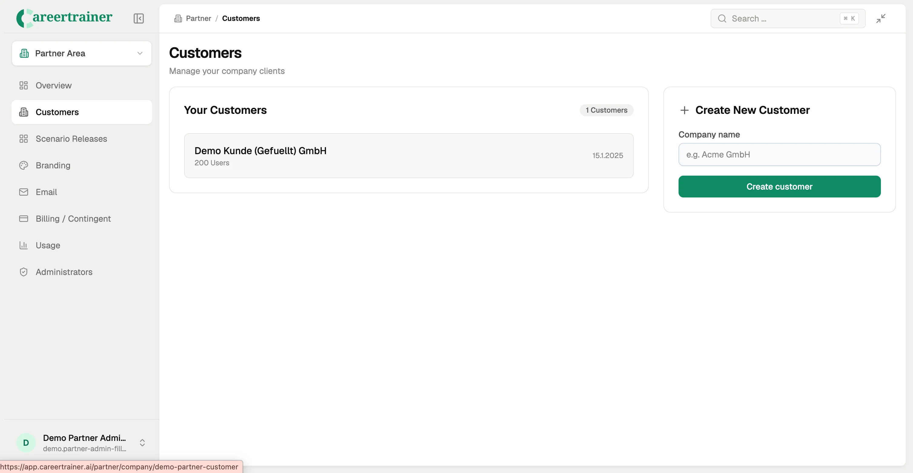 Partner dashboard customer management page with client list and new customer creation form